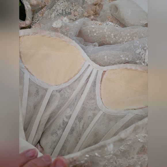 Eva Lendel "Santa" Wedding Dress ABSOLUTELY STUNNING - Picture 9 of 13